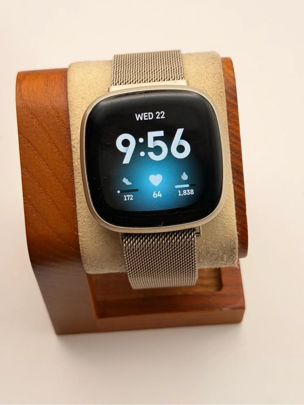 Fitbit Versa 3, Tested, Charger Included, Gold Casing, Mesh Gold Band, Good Con